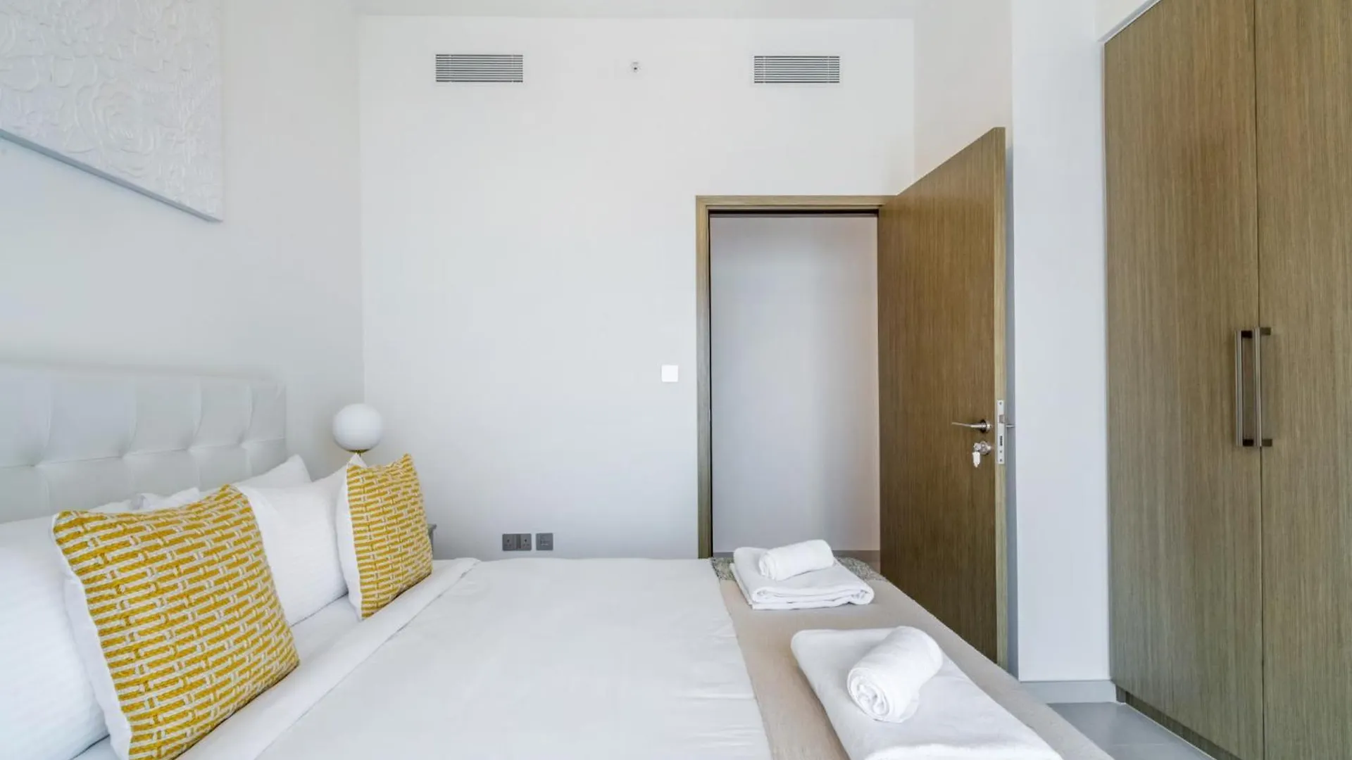 Exclusive 4 Bedroom Apartment I Burj Khalifa And Fountain Views I Free Wi-Fi, Pool, Gym & Parking I By Meerak Dubai