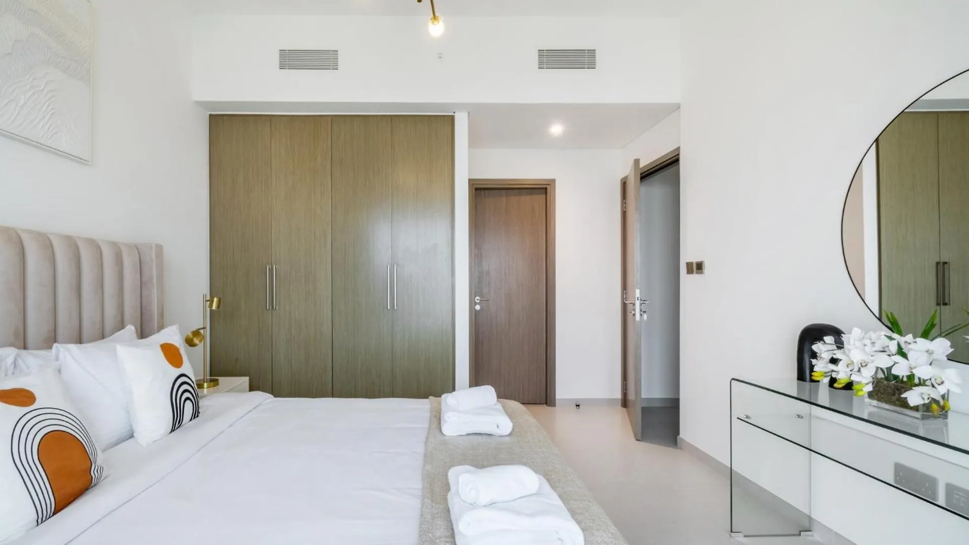 Exclusive 4 Bedroom Apartment I Burj Khalifa And Fountain Views I Free Wi-Fi, Pool, Gym & Parking I By Meerak Dubai